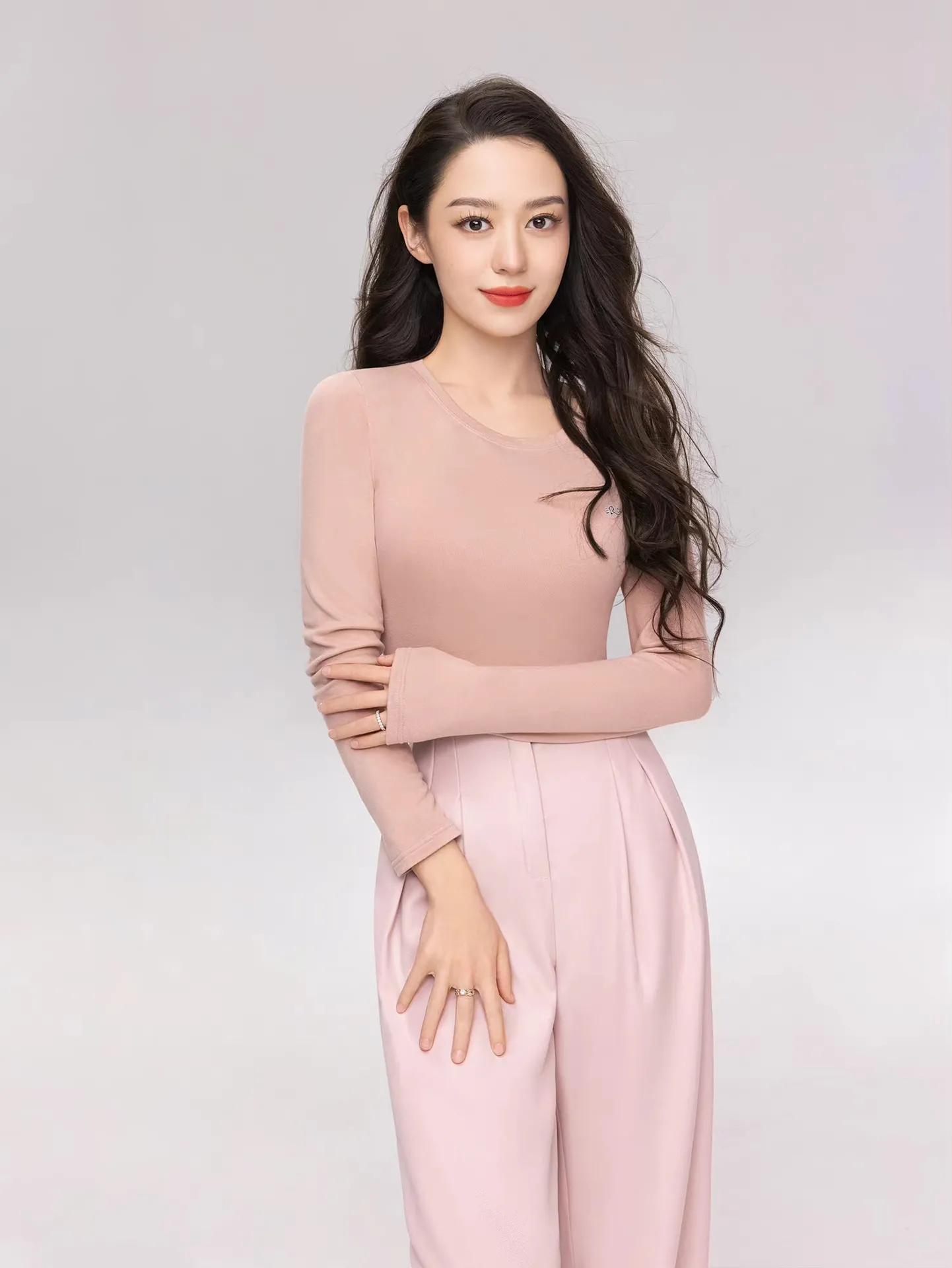 吉娜——惊世容颜绝美身材