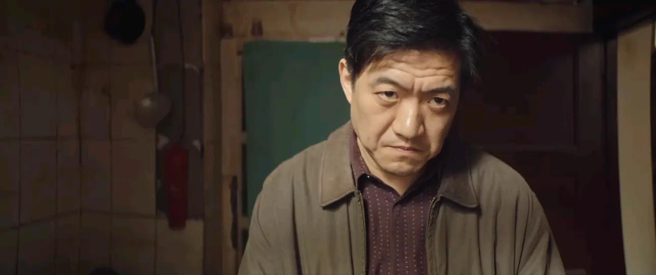 《漫长的季节》陈明昊:曾暗恋梅婷,成北大硕士,他还是戏剧大牛