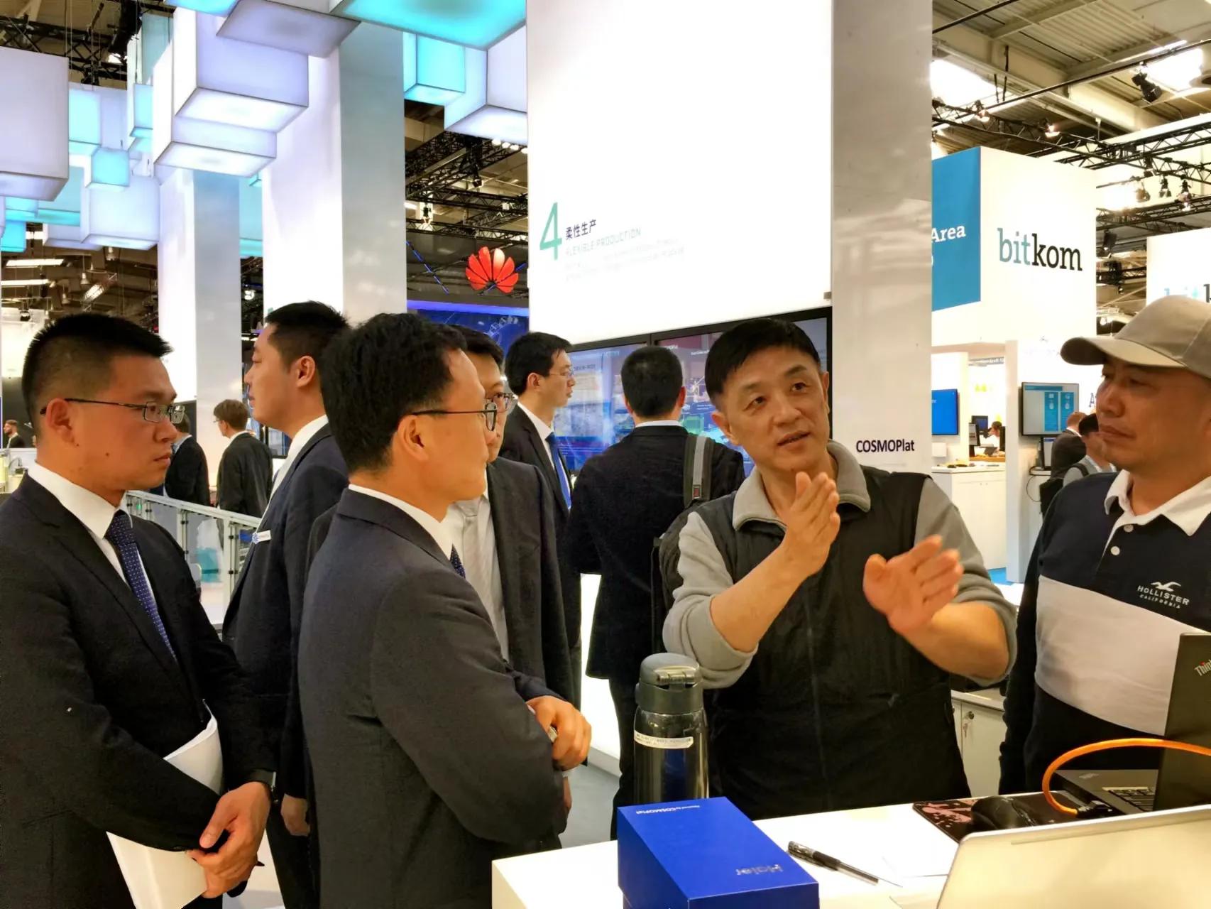 每秒30万公里的光速在他的黑科技面前为何只能跑“0.3米”