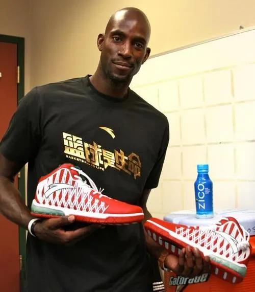 nba哪些人代言鞋子不贵（国内品牌签约的NBA球星一览，汤普森十年8000万美元性价比最高）