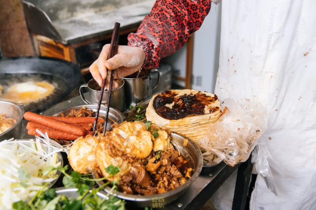 论排队，我只服武汉这几家藏在路边的美食店