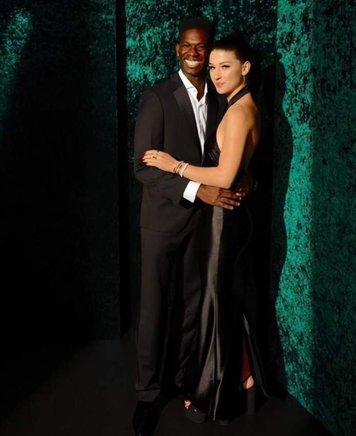 数一数谁露出的小白牙最多（比尔盖茨准女婿，露出十二颗白牙齿走红毯，笑容与梅根的一模一样）