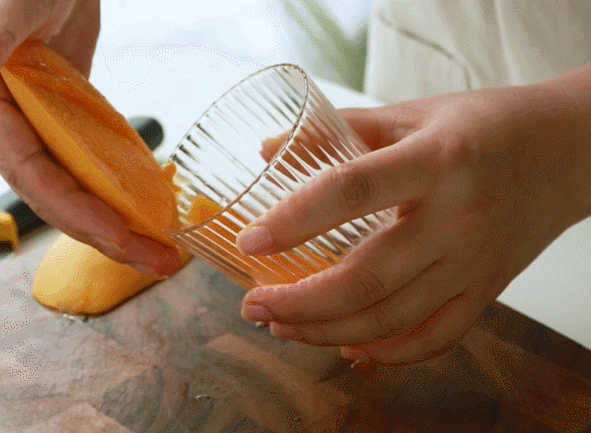 大芒果的切法简单又漂亮（5种花式切芒果的方法）