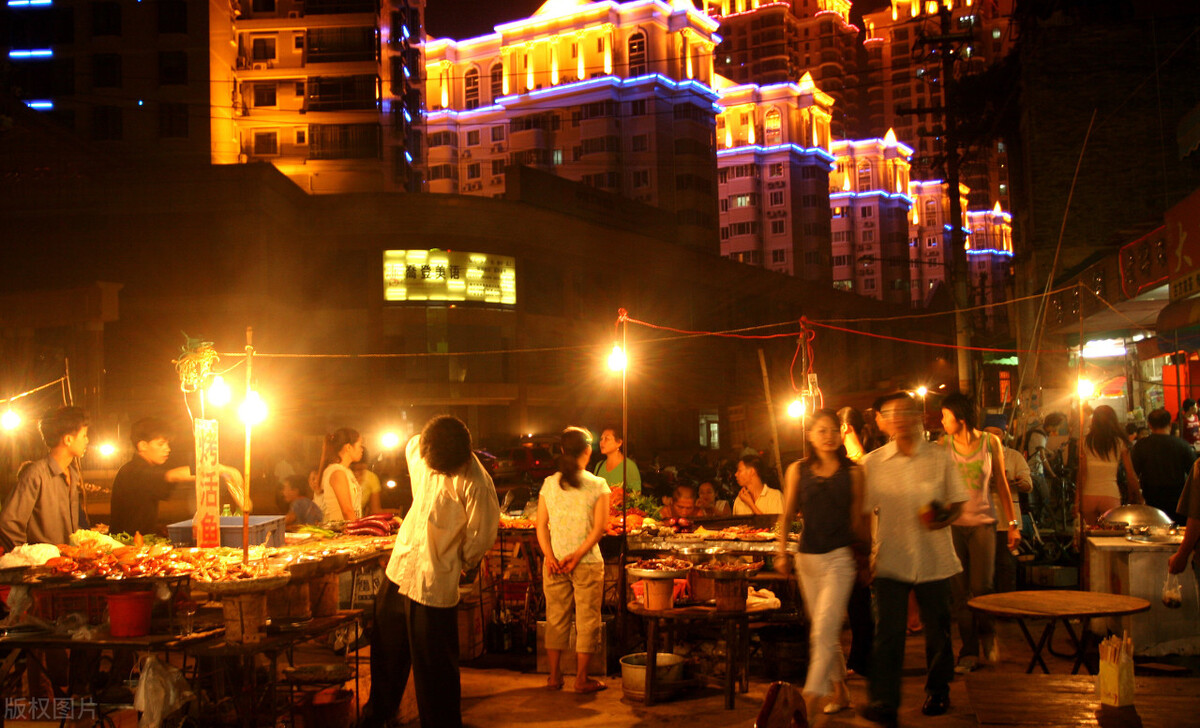 全国十大小吃街排行榜：品味地道美食的热门打卡地