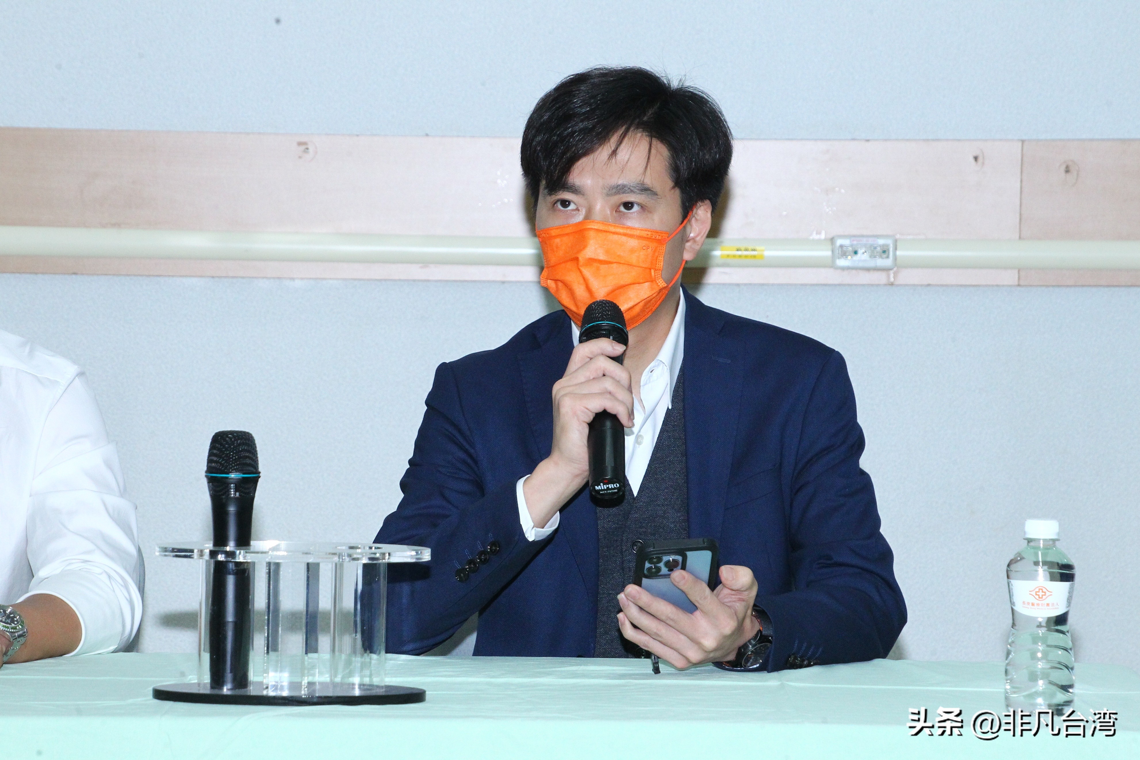 林志颖弟弟和经纪人说明病情记者会