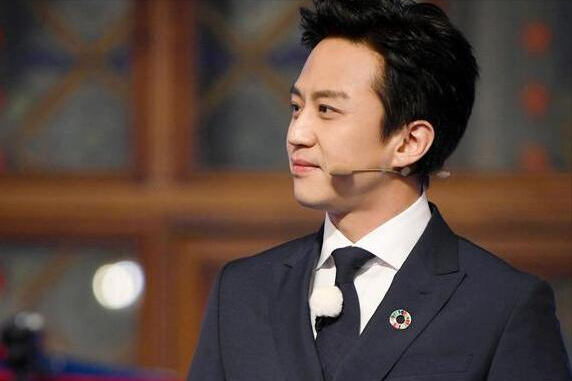 2021中国内地男演员片酬排行，王宝强黄渤垫底，易烊千玺直追吴京