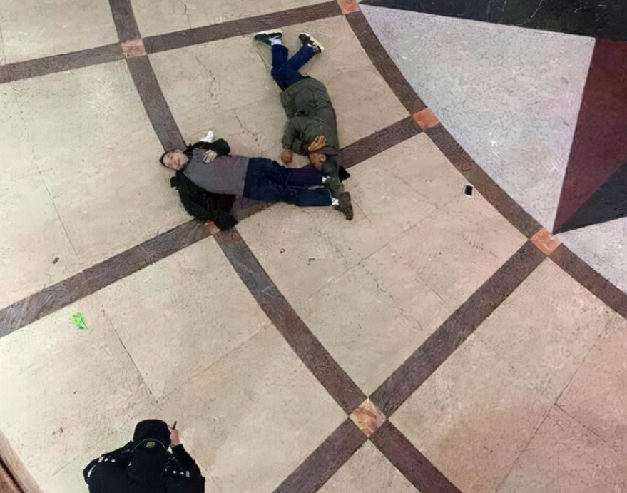 2014年，广州一男子跳楼砸死路人，警方验明身份：在逃“黑桃A”