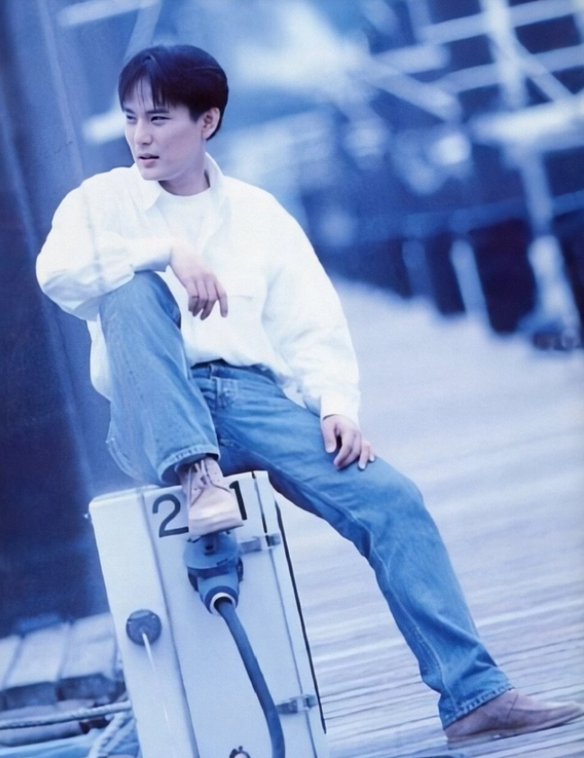 56岁张信哲:看了他的亿万豪宅,才知道他的低调都是"装"的