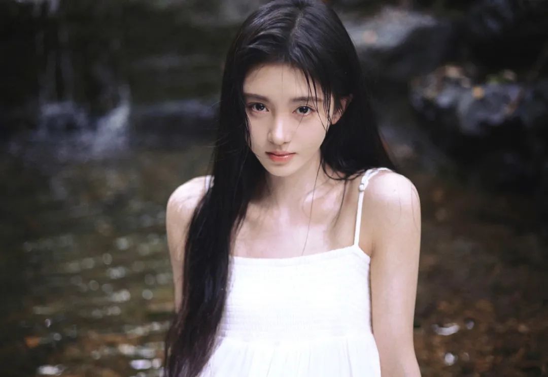 继白开水妆之后，鞠婧祎又有新的半永久造型了？