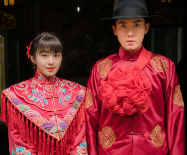 积压三年仍是烂剧，《一代洪商》年轻人演技拉胯，而剧情狗血雷人