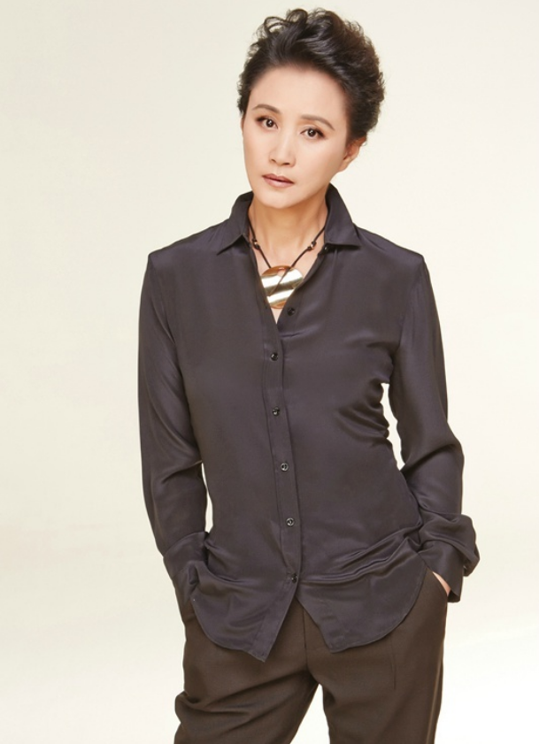 “清咖婆婆”张小磊：嫁圈外丈夫平凡相守几十年，低调做幸福奶奶