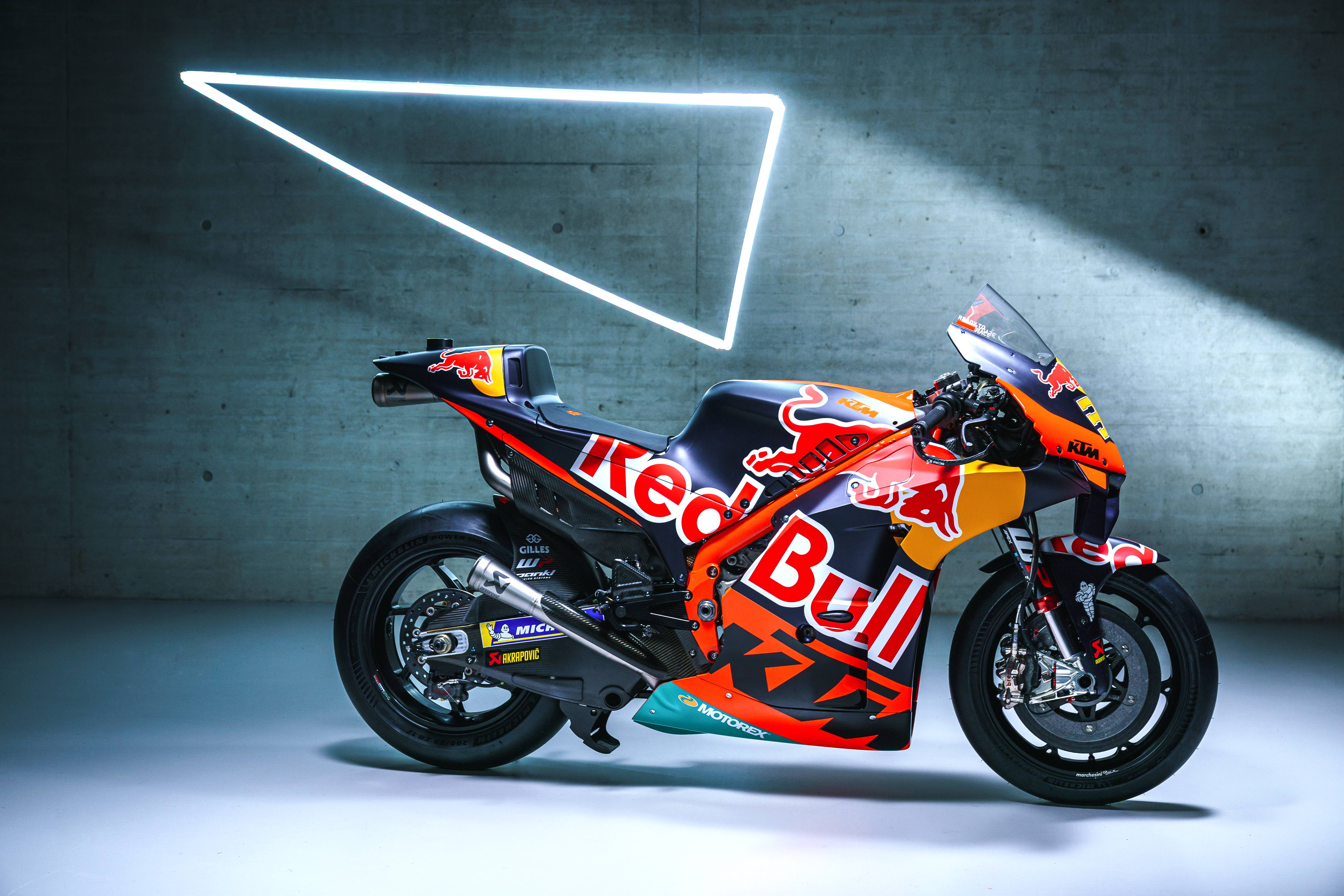 赛车rc比赛(MotoGP 2022：KTM MotoGP 红牛车队的 RC16 赛车)