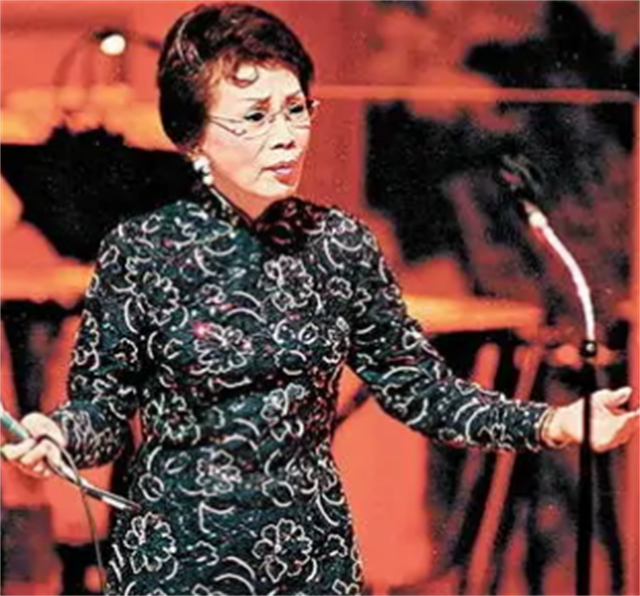 霍英东二房冯坚妮，霍母百般阻拦下偷偷迎娶，让霍英东钟情52年