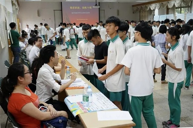 职校生实习现状：宁在格子间免费干活，也不愿在一线“打磨”