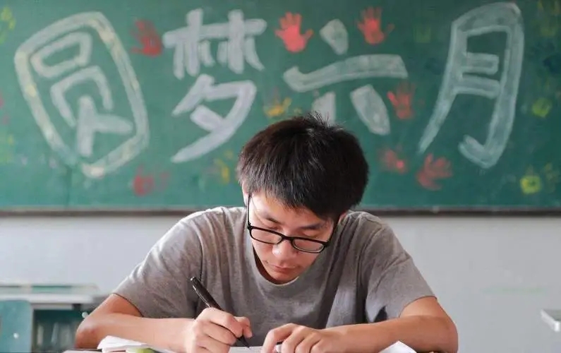 通过高考检验，那些中国体育的真学霸，有人在清华，有人读到博士