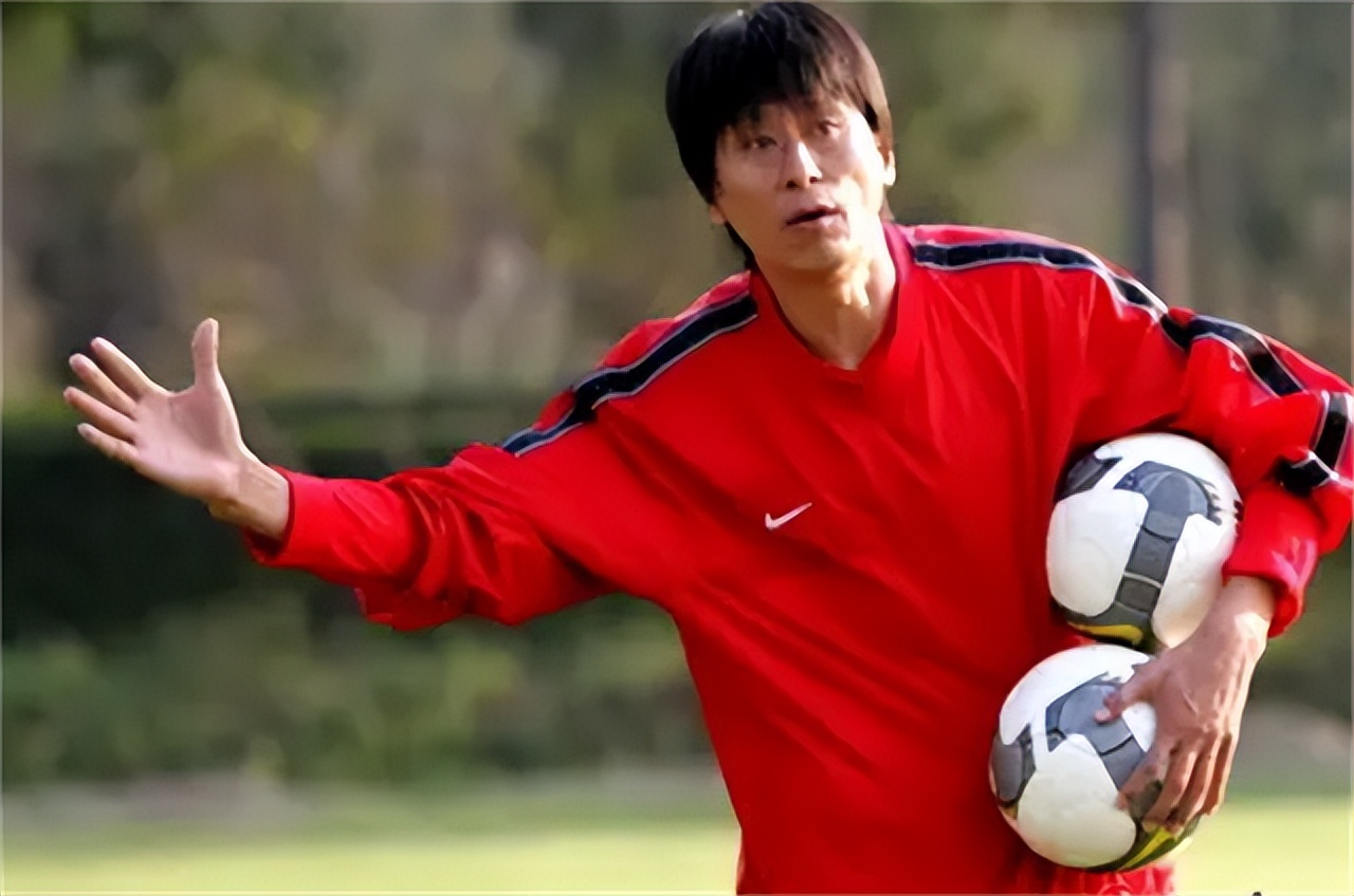 利用录像分析了中国弱点(国足董礼强近况:缔造"黑色三分钟"遭痛骂,今