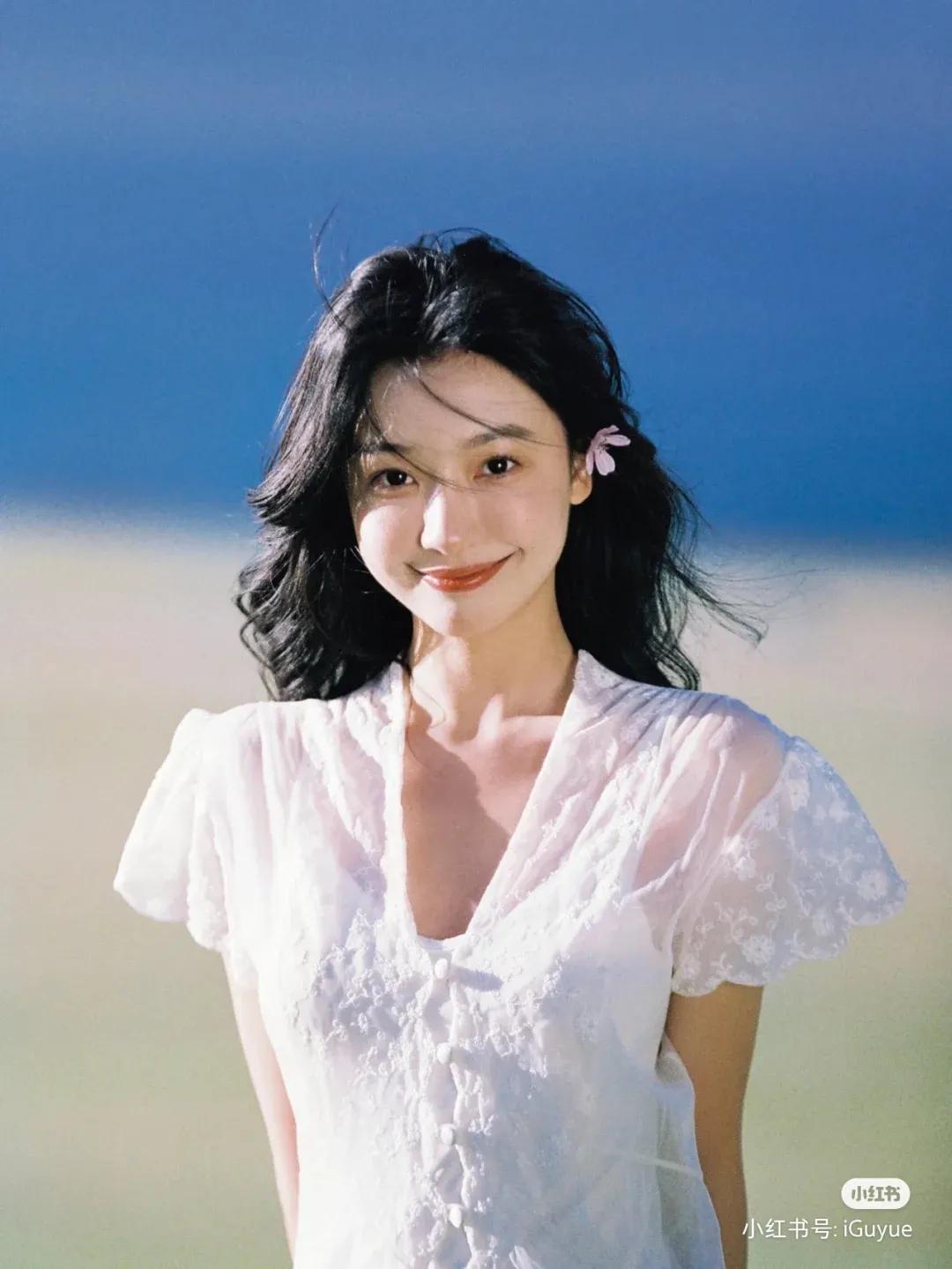 大家快看过来 易梦玲这样的宝藏女孩哪里找 有颜有身材衣品还好