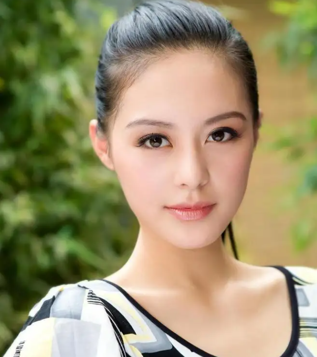 王力可：长得像宁静，却比李一桐、景甜还难捧，演41次女主都不红