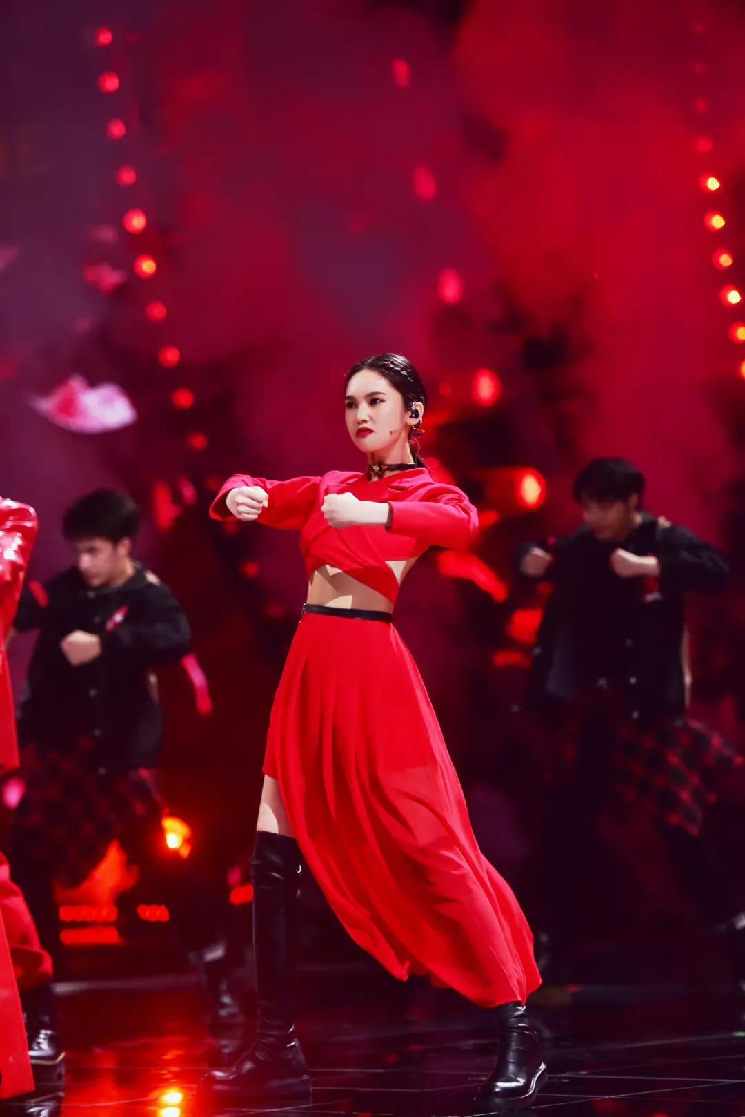 孙怡、赵丽颖红色礼服状态迥异，有没有爱情的滋润肉眼可见