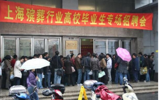 铁路集团开始招聘，无需参加笔试，符合条件面试通过即可上岗