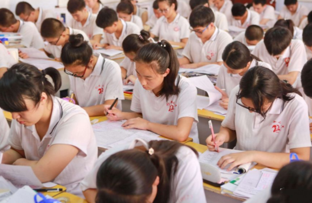 1997年高考试卷流出，本以为试题毫无难度，看到数学却不这么想了