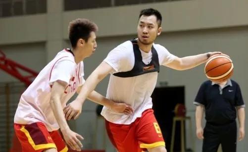 2016男籃奧運會中國隊（16年奧運會，中國男籃陣容都有誰？多人遭遇大傷，有人成為經(jīng)紀人）