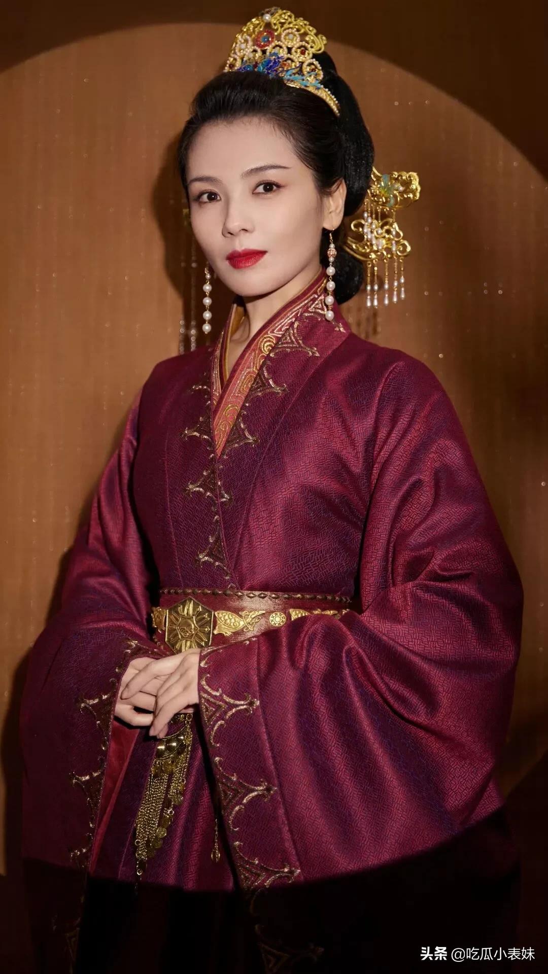 刘涛迷人美照，衣着光鲜，靓丽时尚，真的很美