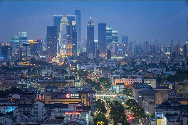 不重视省会南京,经济实力的绝对压榨,使苏州成为江苏省第一大城市