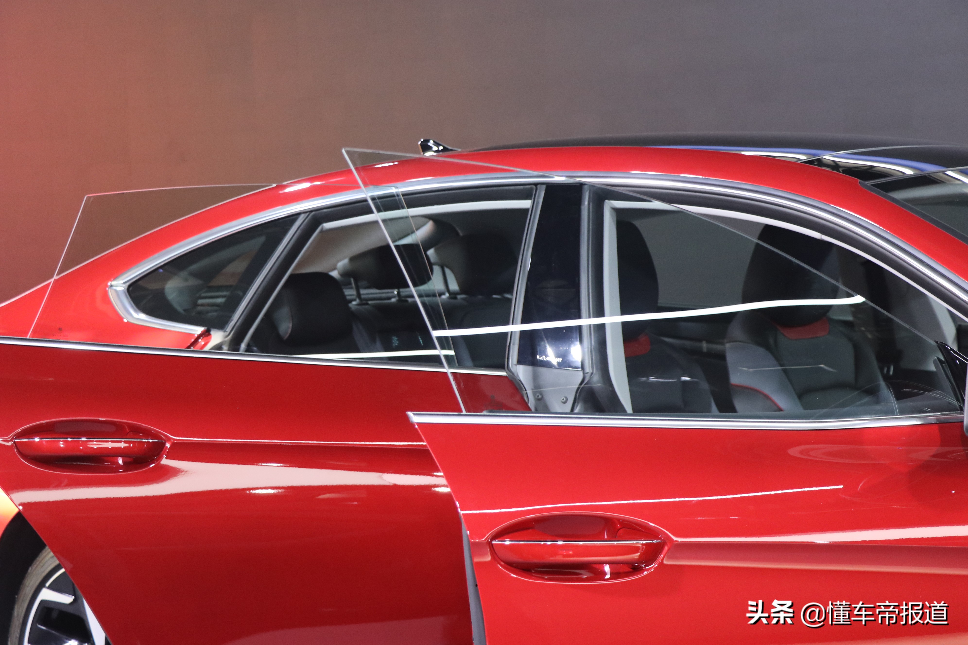 新车｜无框车门、掀背设计，一代凌渡L静态体验