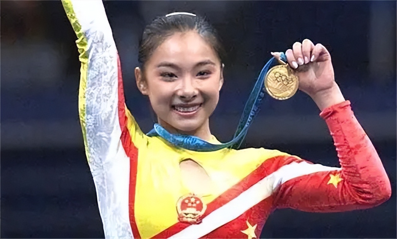 刘璇平衡木冠军怎么好（43岁奥运冠军刘璇近况，嫁入豪门被宠成少女，如今已是霸道女总裁）