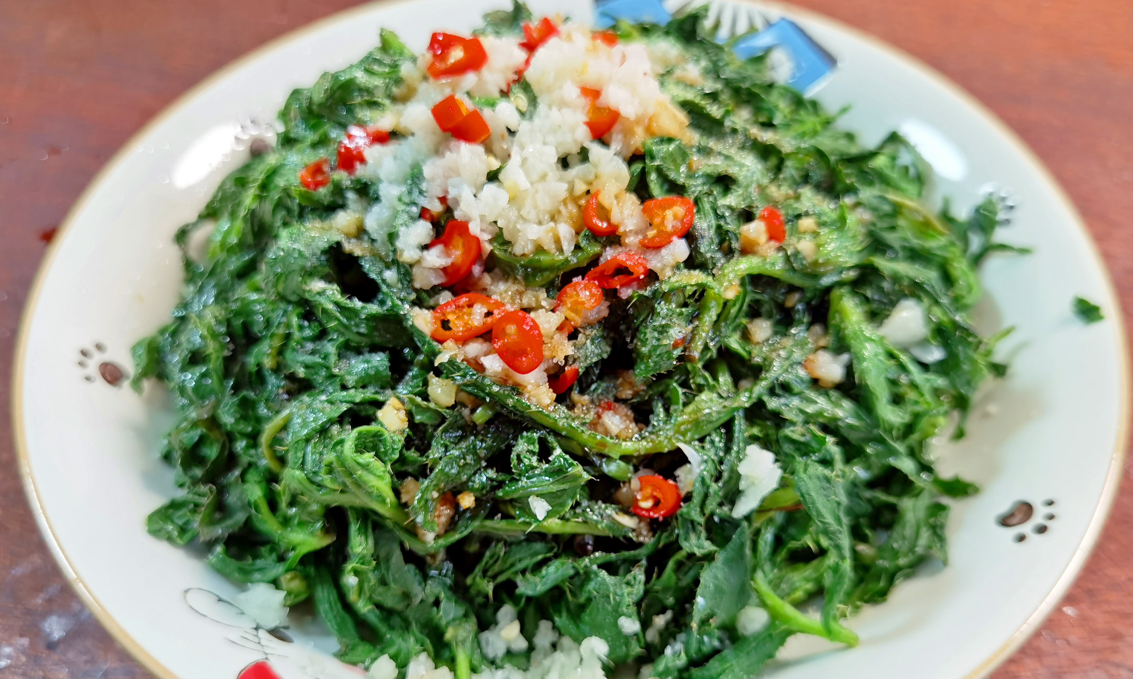 刺儿菜功效和吃法(教你做出鲜嫩营养的刺儿菜)