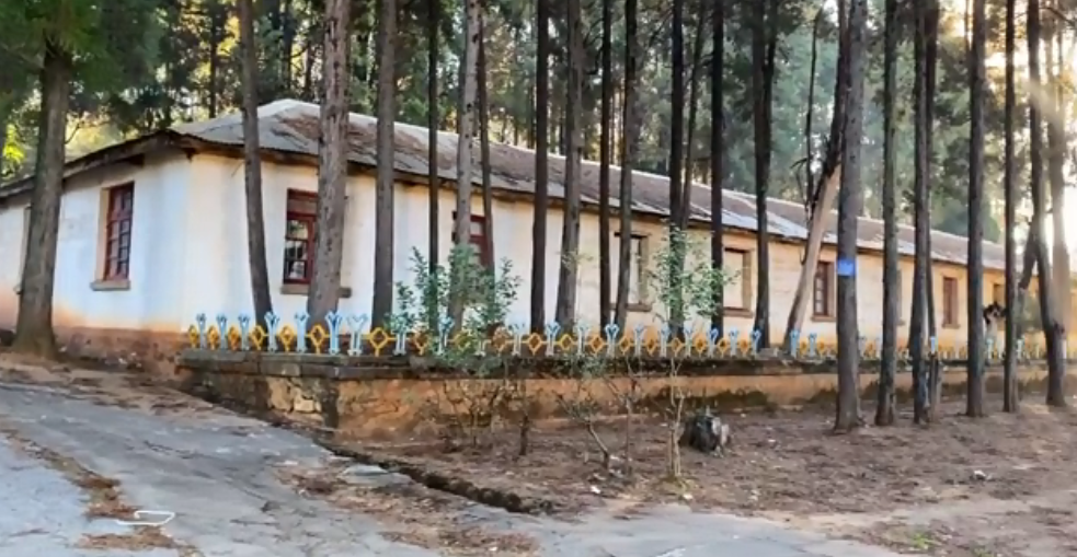 云南武定矿场遗址，城墙砖建房坚固又牢实，环境优美却无人居住