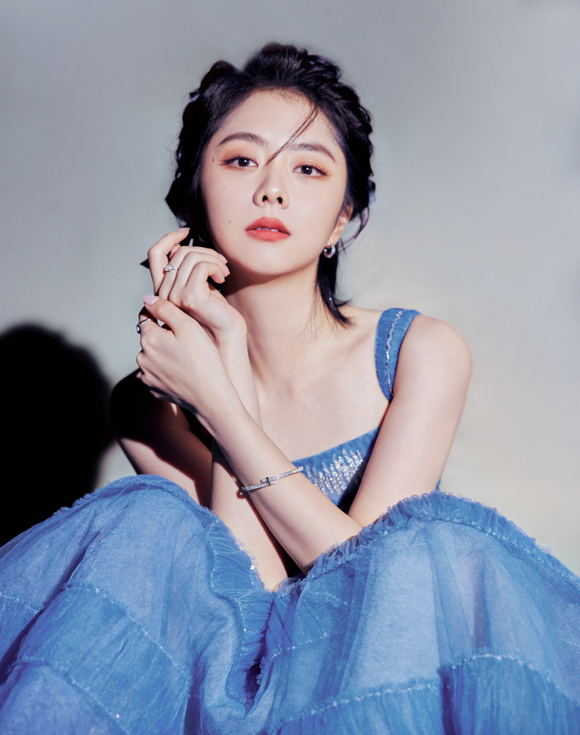 卫视春晚女星造型:赵丽颖最高贵,杨幂最典雅,关晓彤最娇媚