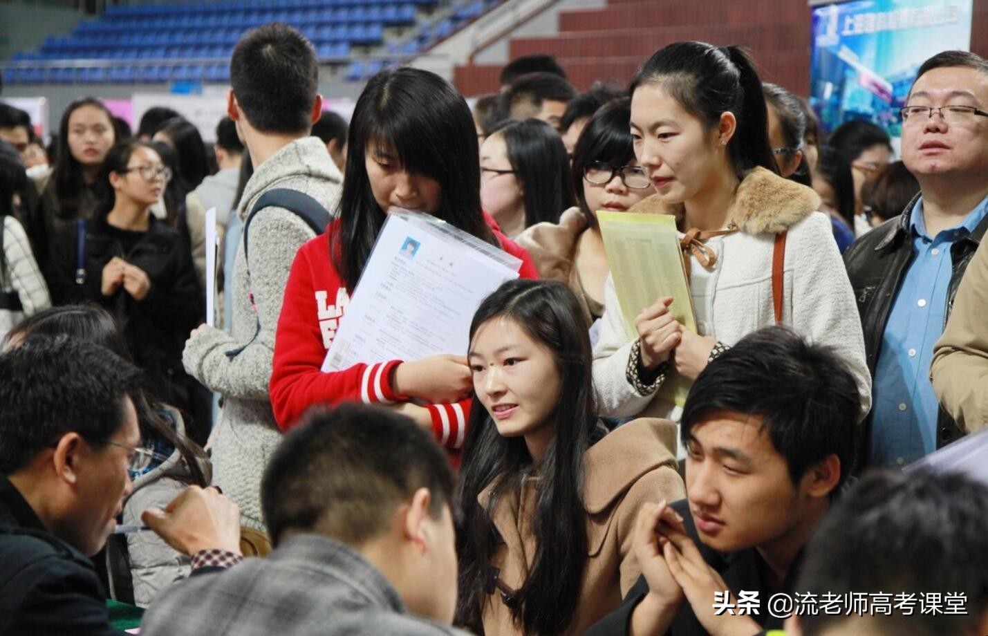 医学生就业好吗？重点高校和普通院校就业的差距，家长表示不理解