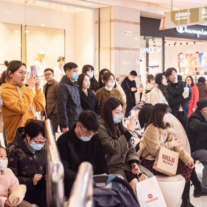 港式浪漫、硬核福利、现场求婚…快来pick你心目中最IN虎年现场