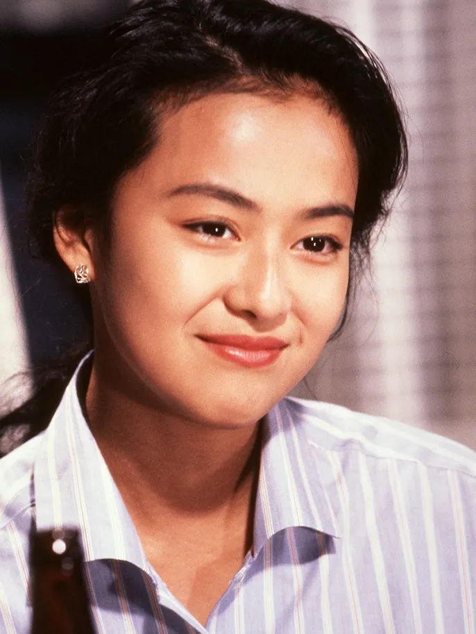 日本国民美少女始祖，曾和成龙一起主演电影！无数粉丝求她复出…