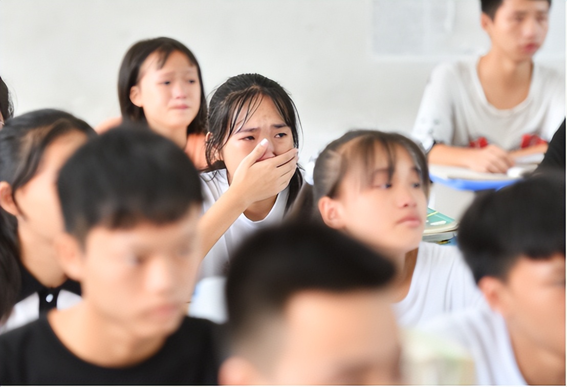 “谁先下车谁就输了”，北京地铁名校线，揭露北大和清华的差距