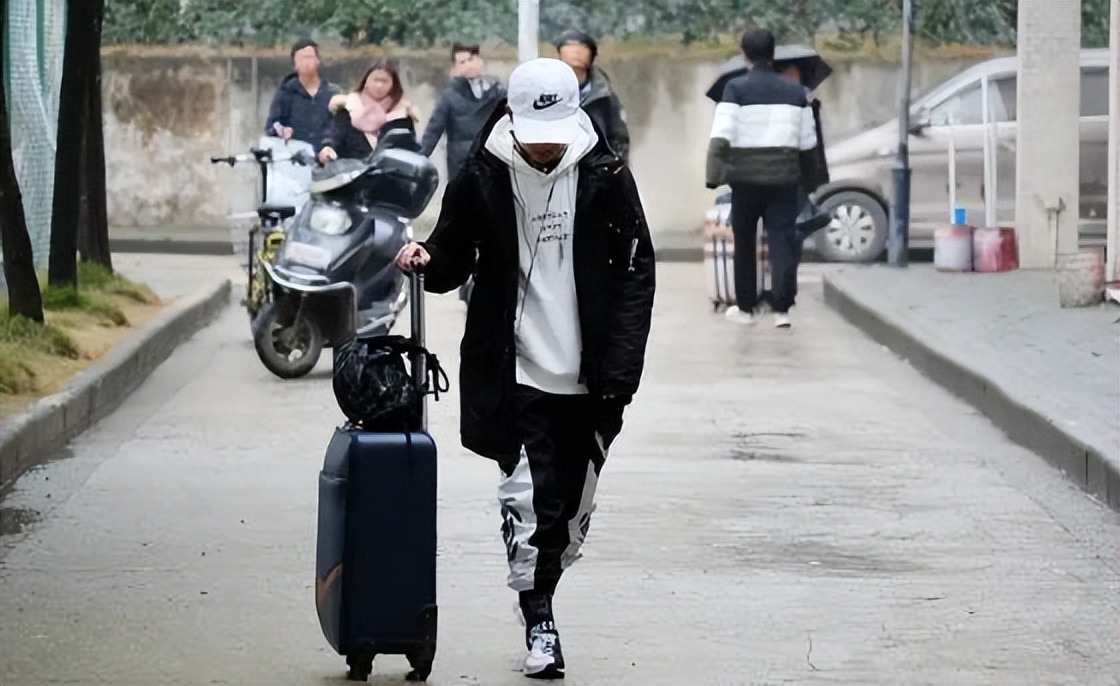 大学生免费帮亲戚填报志愿，568分考上211高校，等来的却不是感谢