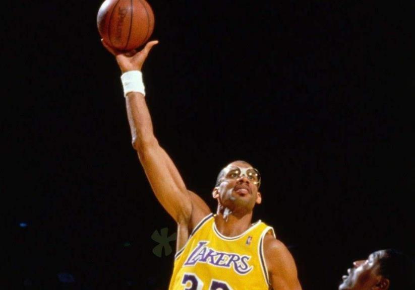 最強nba哪些特效好（技術的代名詞！美媒評選NBA球星十大招牌動作：一招吃遍天下）