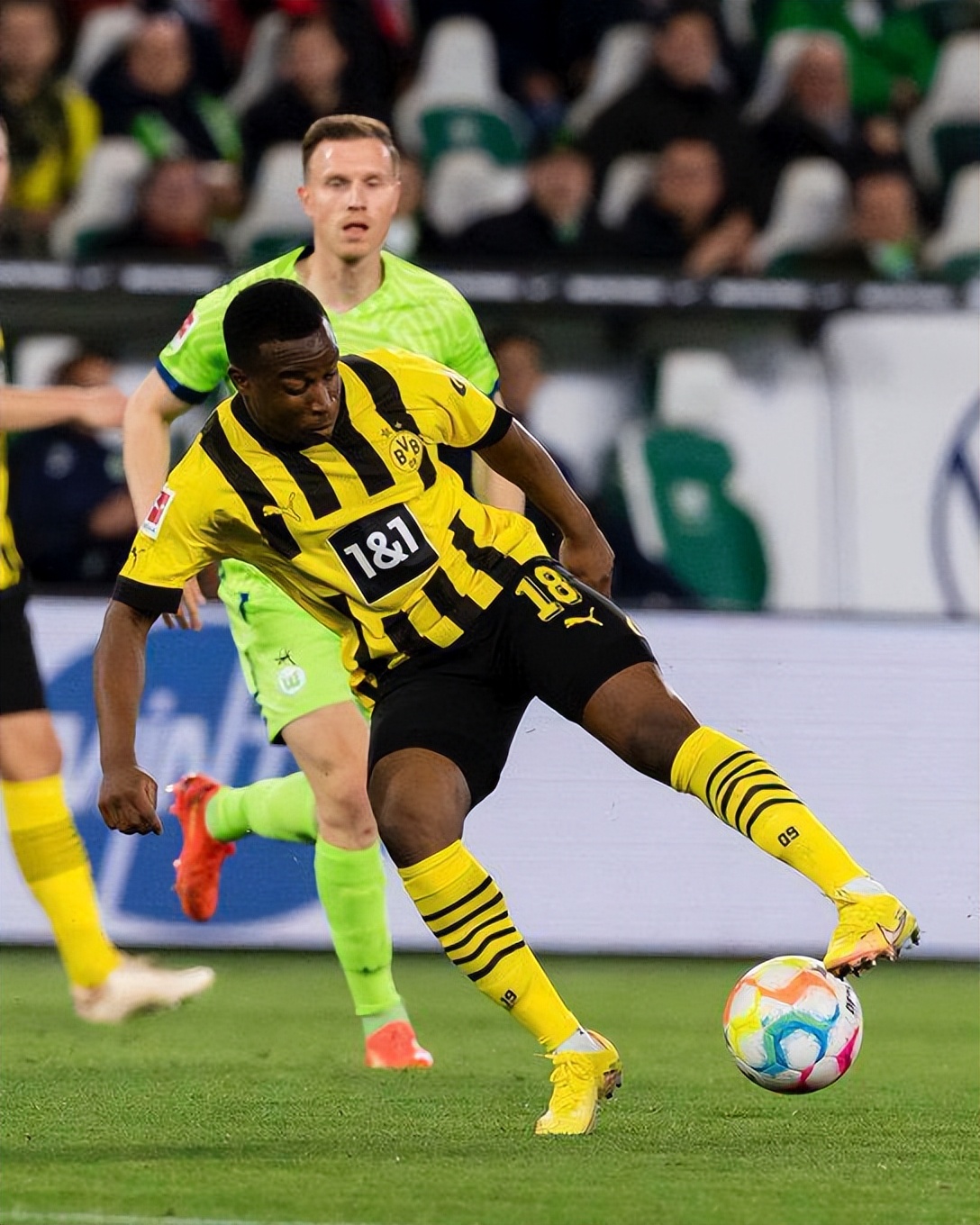 完成2次射门1次过人（0-2完败！1.2亿帝星低迷：全场2次射门，1次过人，仅获6.3分）