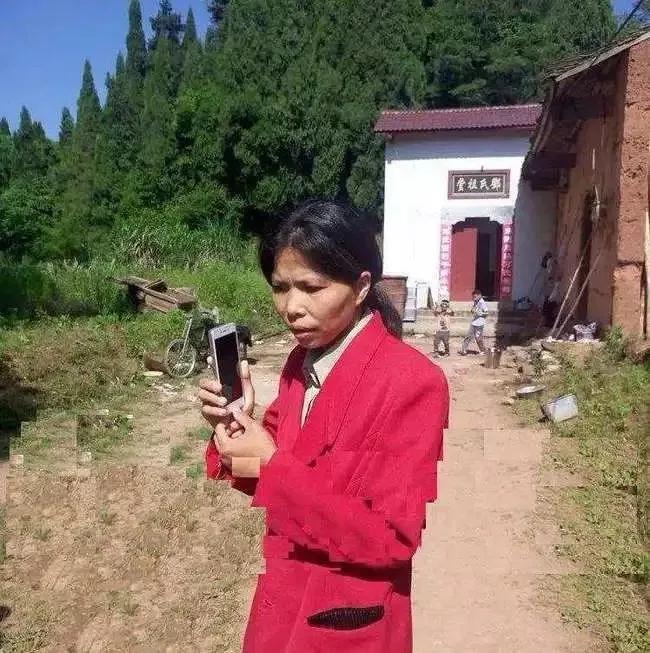 奇闻！江西女孩高考712分，名校毕业却17年不工作，还生了6个孩子