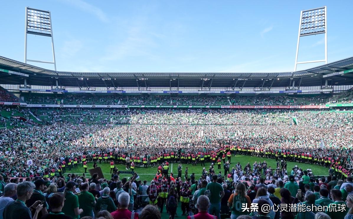 德甲球迷有多疯狂(2-0，又赢了！德甲4冠王踢疯了，4万球迷见证升级，球迷入场庆祝)