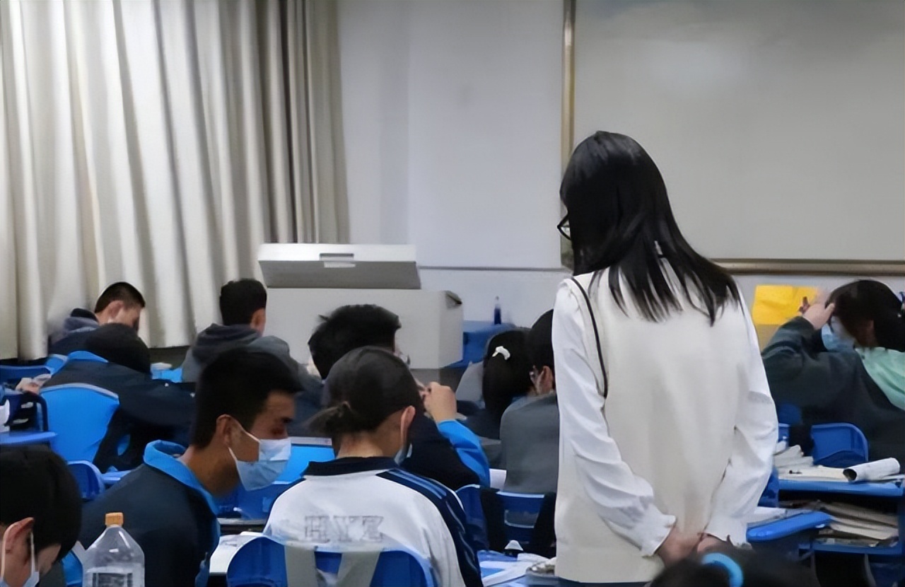 2022高考生有个好消息，报考这类大学不仅免学费，毕业就是铁饭碗