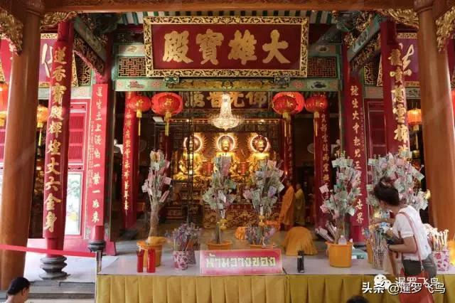 中泰文化水乳交融，临近春节，泰国人涌向中国寺庙祈福