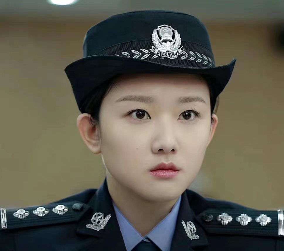 胡然在剧中饰演王悦,一个亦正亦邪的角色,美丽**,老谋深算,也有一股子