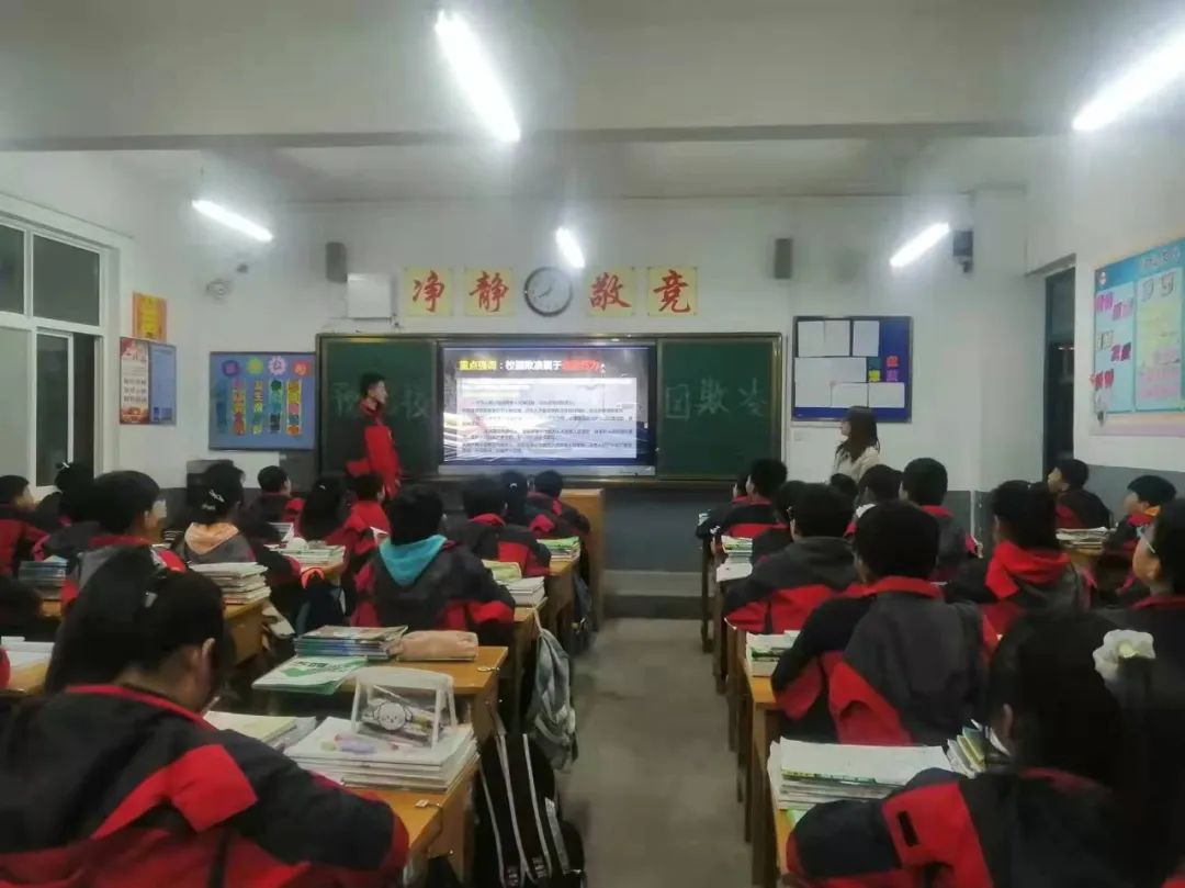 “杜绝校园欺凌 共建和谐校园”主题升旗仪式