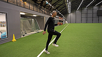 足球怎么踢得远且快（这三个错误使你跑得更慢）