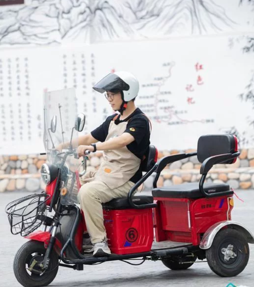薛之谦：杨迪不红，天理难容！35岁“丑星”杨迪的心酸奋斗史