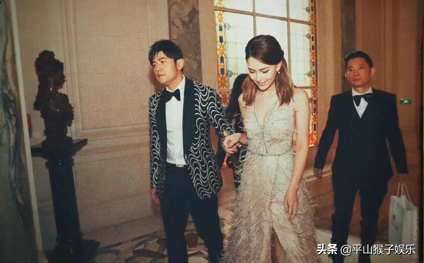 嫁给幸福的女人，周董满脸幸福