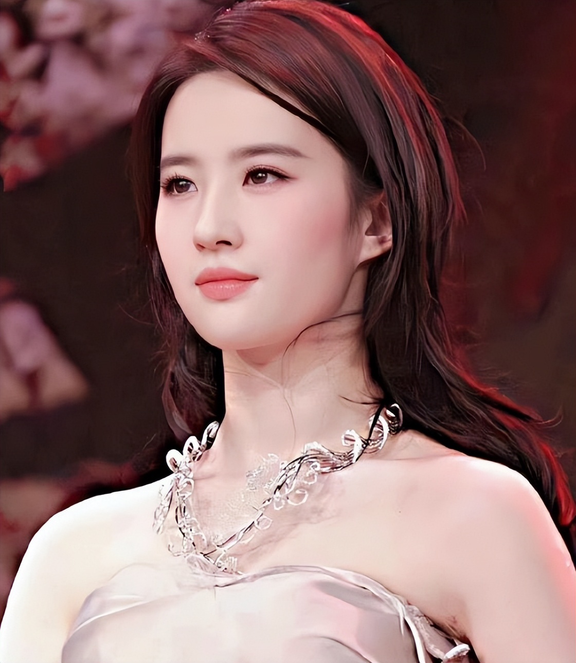 刘亦菲被嘲太胖美是多元化的,无论是娱乐圈的诸位明星还是普通网友都